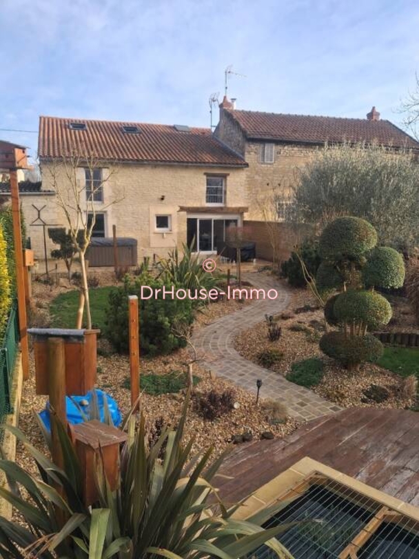 Maison 5 pièces de 139 m² - Neuville-de-Poitou (86170)