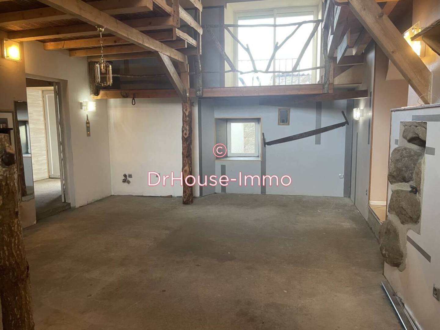 Maison 8 pièces de 165 m² - Valprivas (43210)