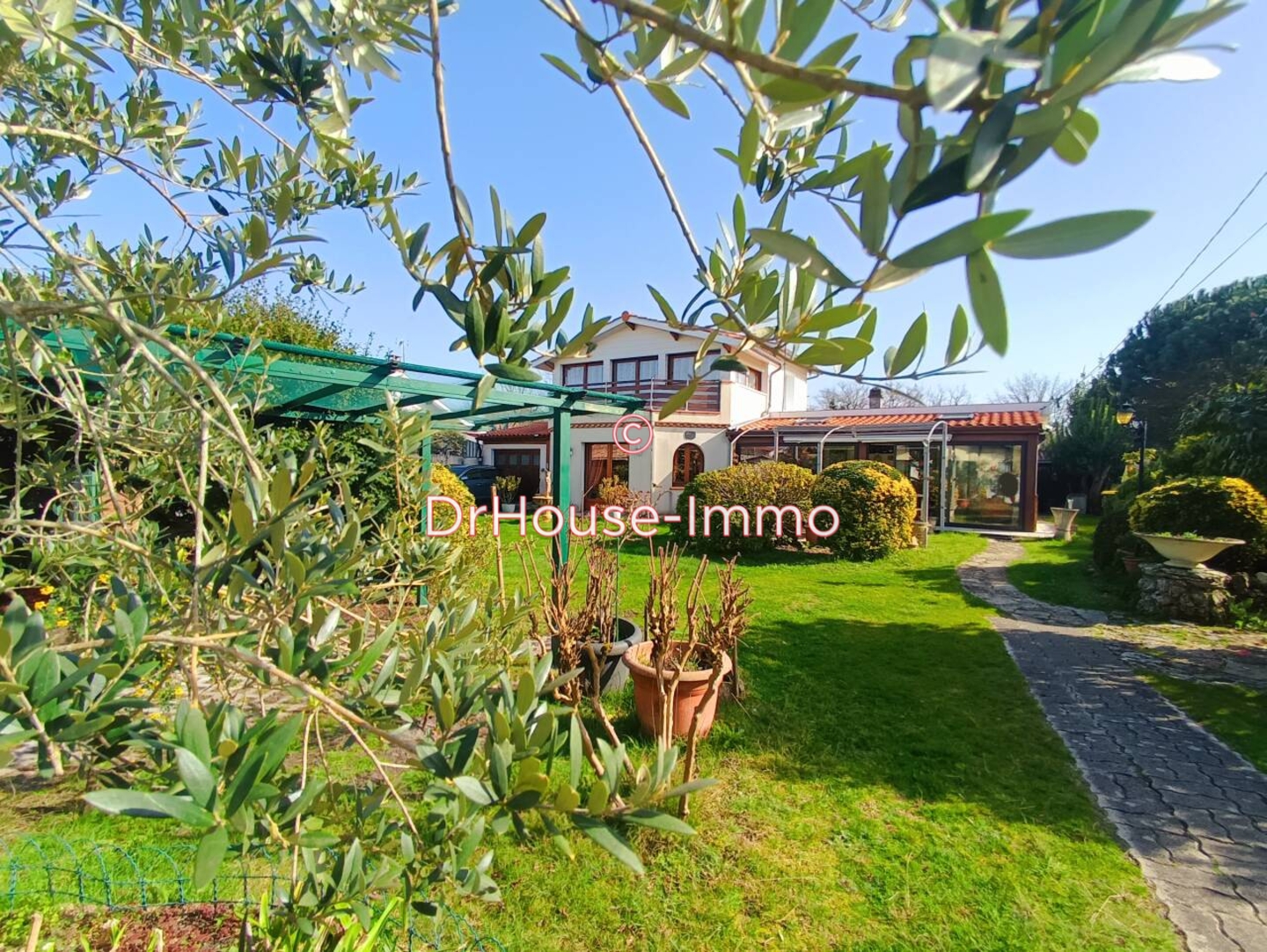 Maison 5 pièces de 160 m² - Arès (33740)