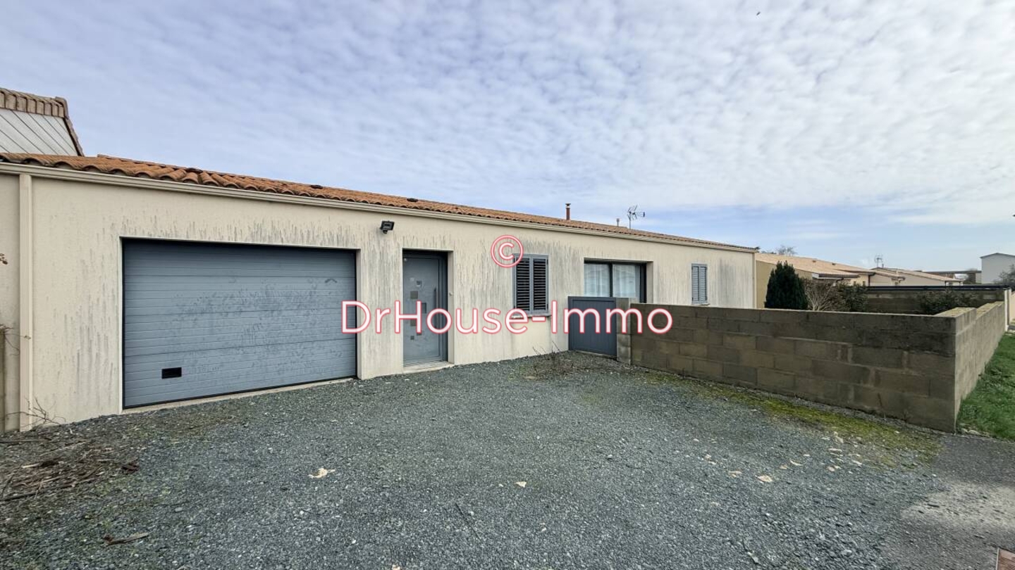 Maison 8 pièces de 155 m² - Villiers-en-Plaine (79160)