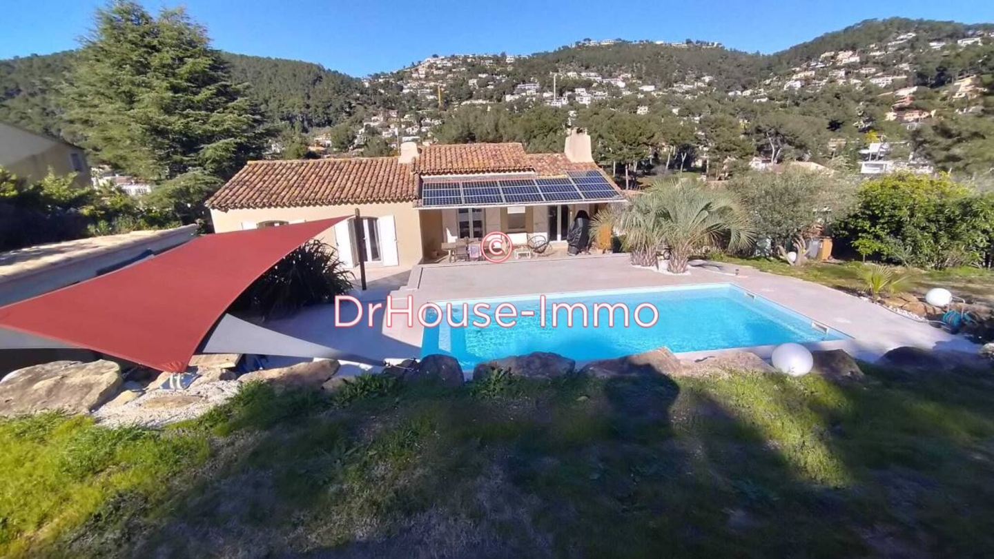 Maison 6 pièces de 166 m² - Carqueiranne (83320)