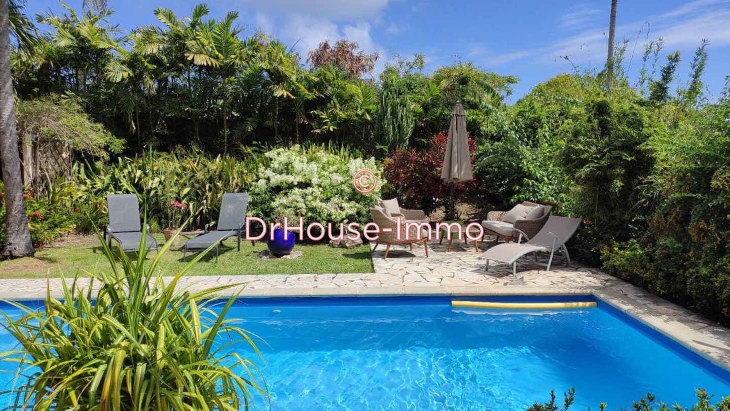 Maison 8 pièces de 160 m² - Saint-François (97118)