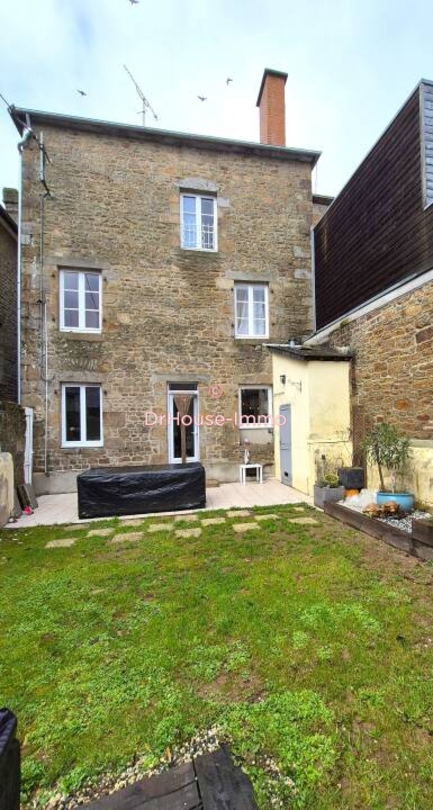 Maison 8 pièces de 146 m² - Gorron (53120)