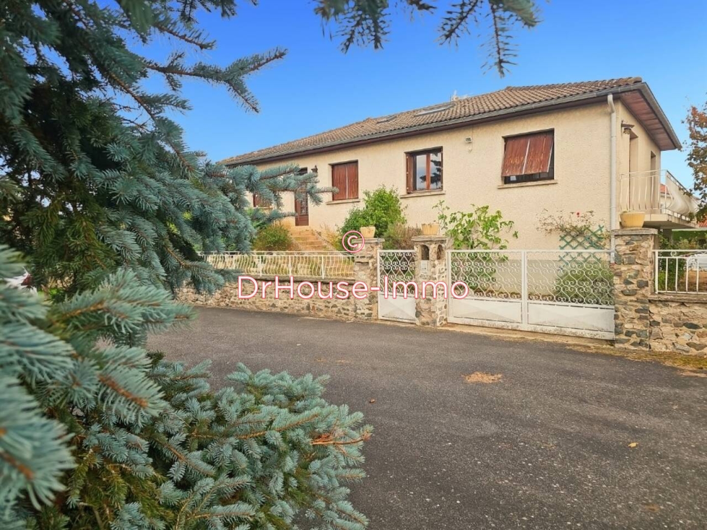 Maison 9 pièces de 152 m² - Craintilleux (42210)
