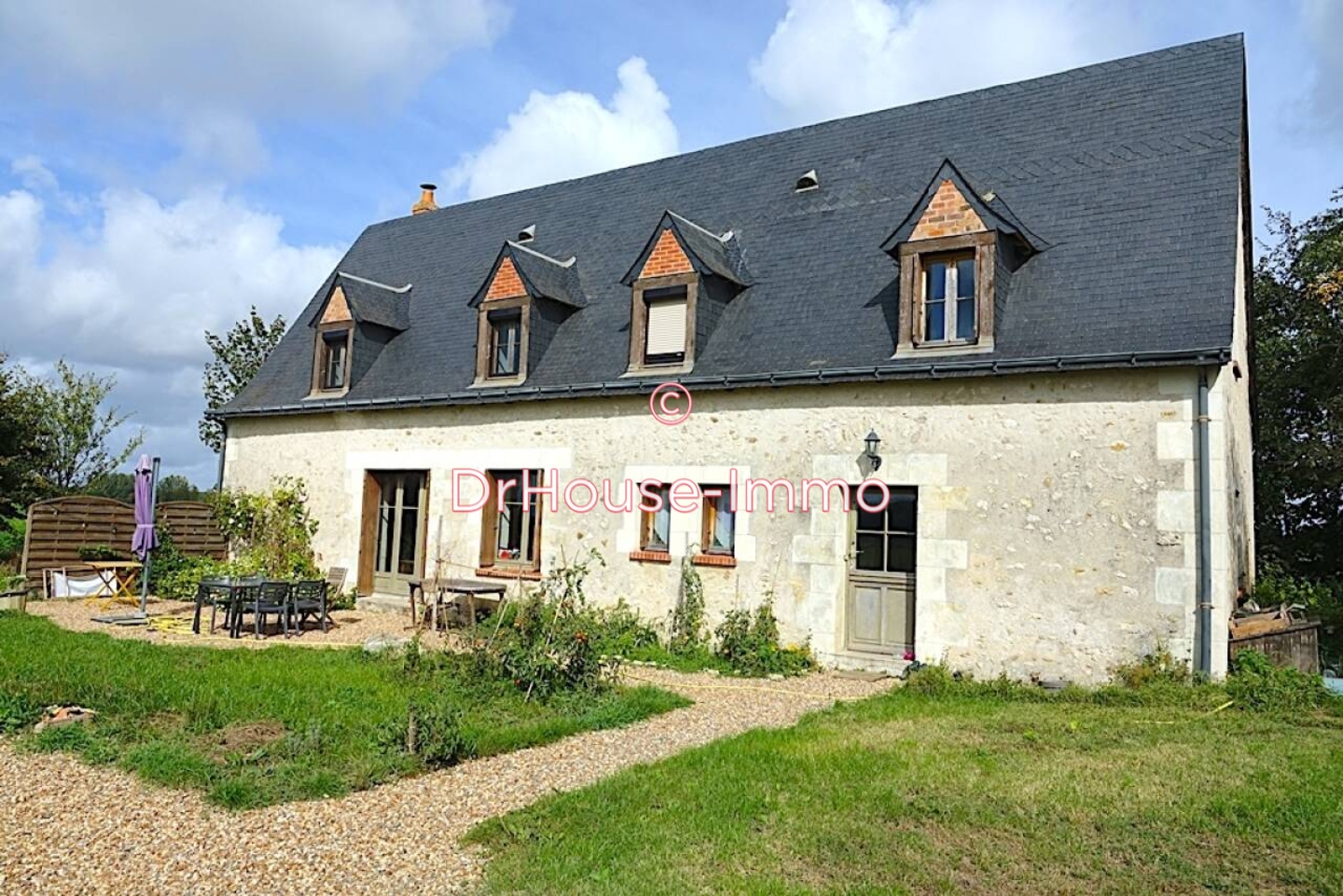 Maison 4 pièces de 157 m² - Cléré-les-Pins (37340)