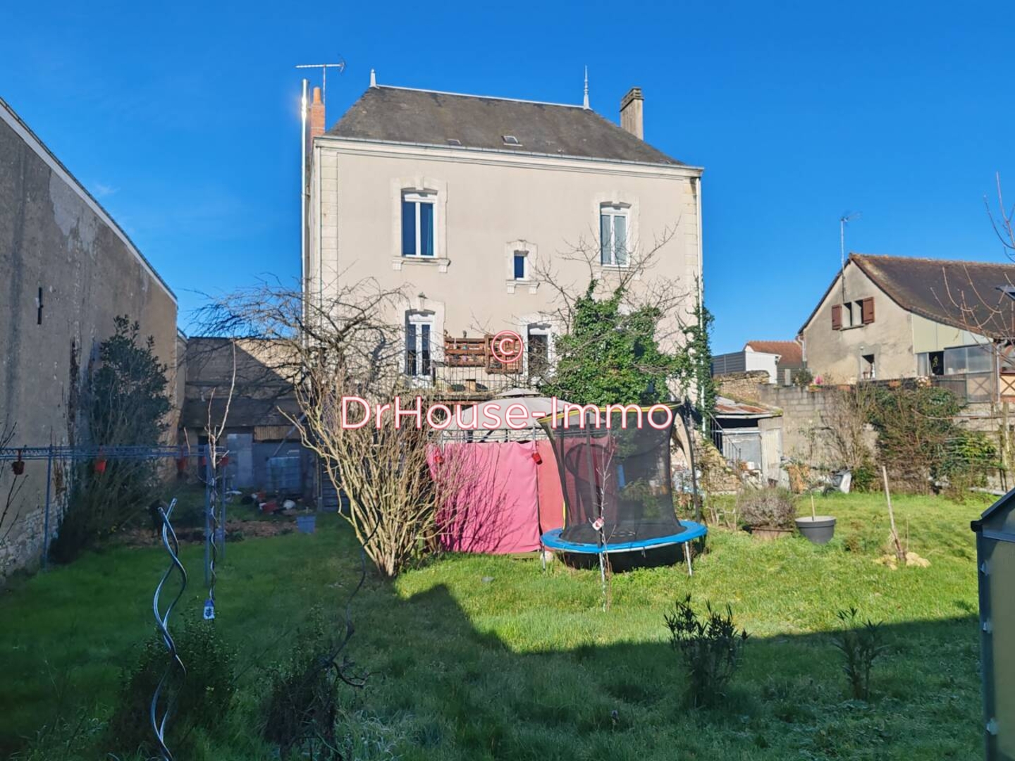 Maison 7 pièces de 159 m² - Dangé-Saint-Romain (86220)