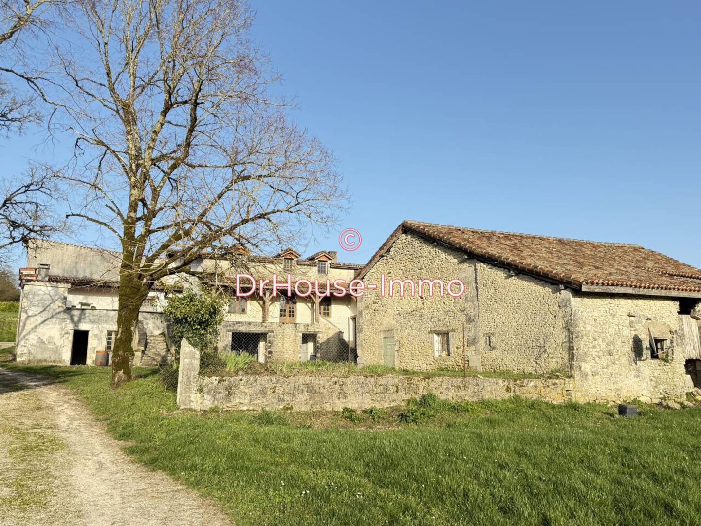 Maison 5 pièces de 140 m² - Cherval (24320)