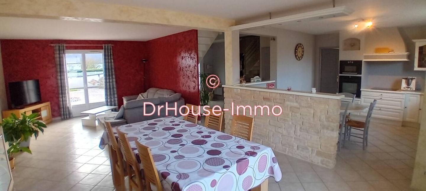 Maison 6 pièces de 149 m² - Savigné-sur-Lathan (37340)