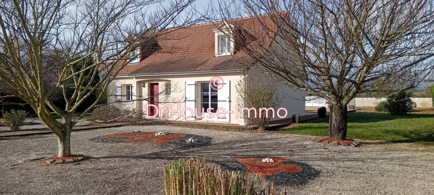 Maison 6 pièces de 149 m² - Savigné-sur-Lathan (37340)