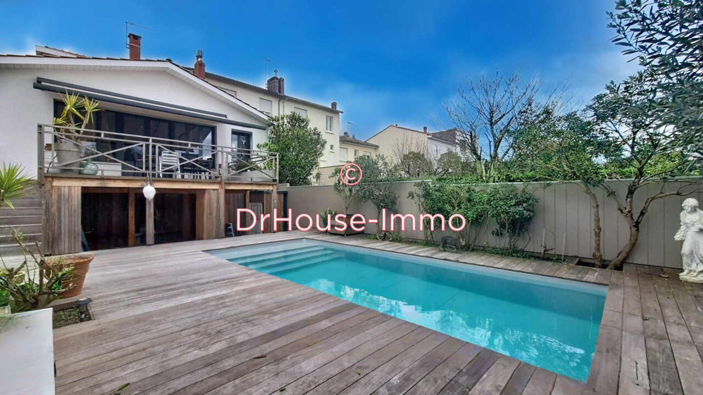 Maison 7 pièces de 190 m² - Mérignac (33700)
