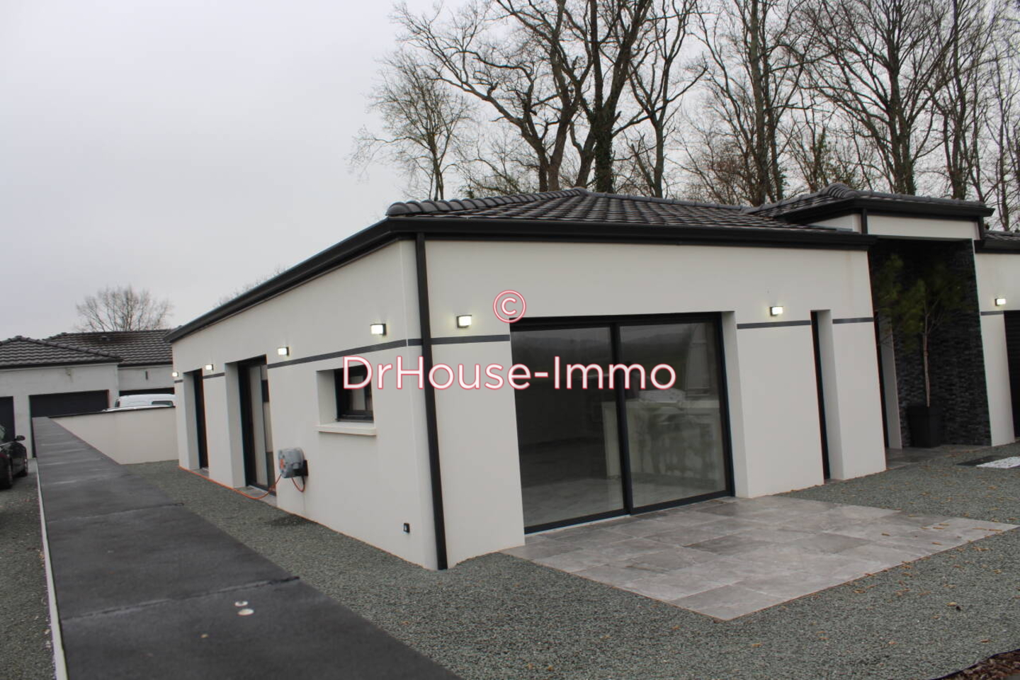 Maison 5 pièces de 143 m² - Saint-Médard-de-Guizières (33230)