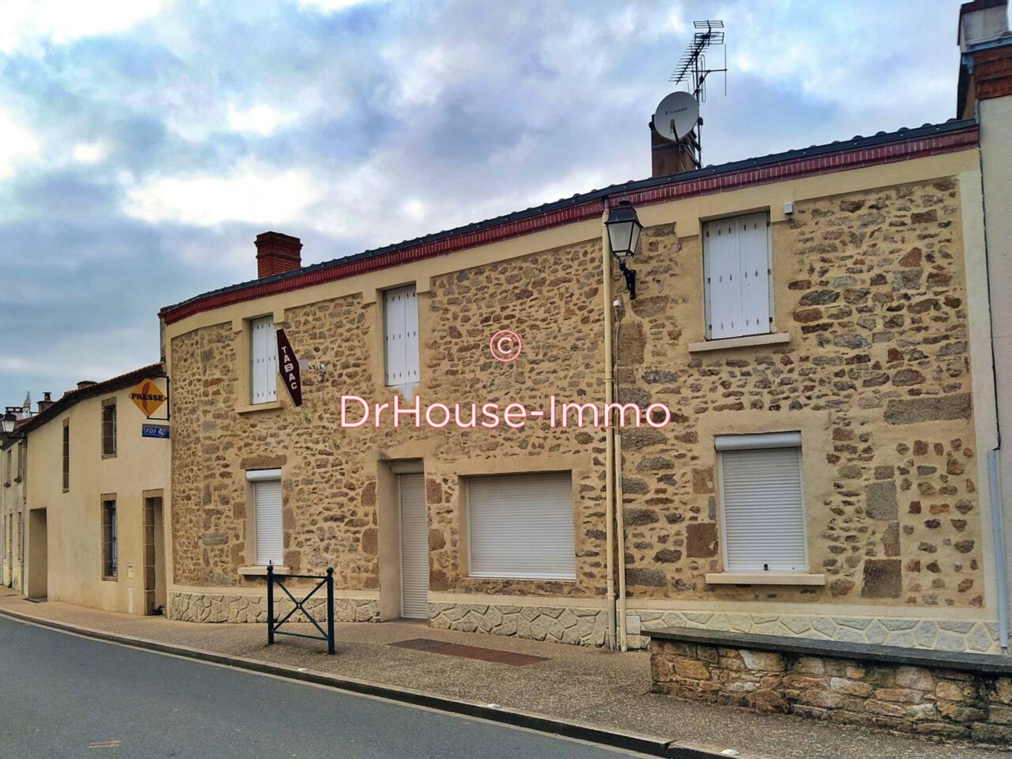 Commerce 6 pièces de 205 m² - Saint-Martin-des-Tilleuls (85130)