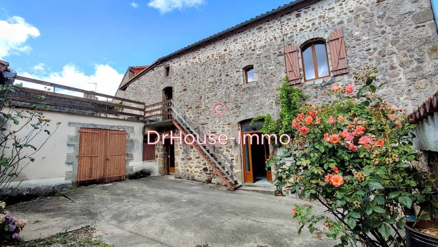 Maison 6 pièces de 86 m² - Brillac (16500)