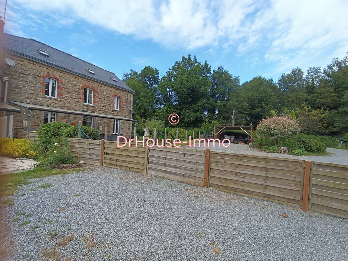 Maison 10 pièces de 205 m² - Saint-Malo-des-Trois-Fontaines (56490)