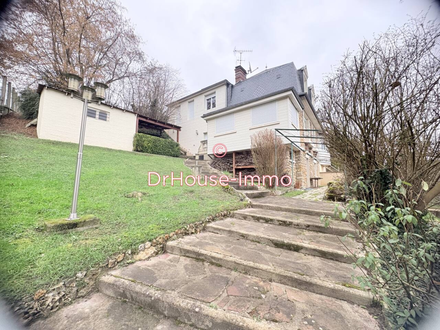 Maison 8 pièces de 187 m² - Vaux-sur-Seine (78740)