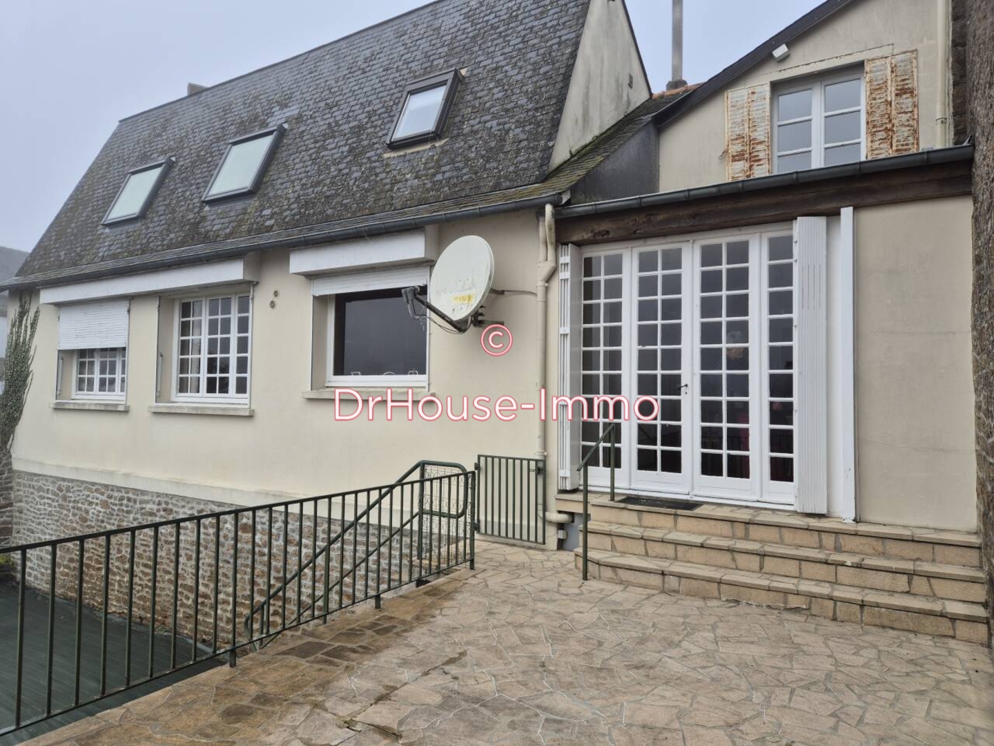 Maison 8 pièces de 225 m² - Gorron (53120)