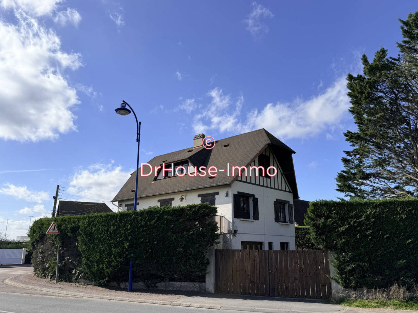 Maison 8 pièces de 153 m² - Colleville-Montgomery (14880)