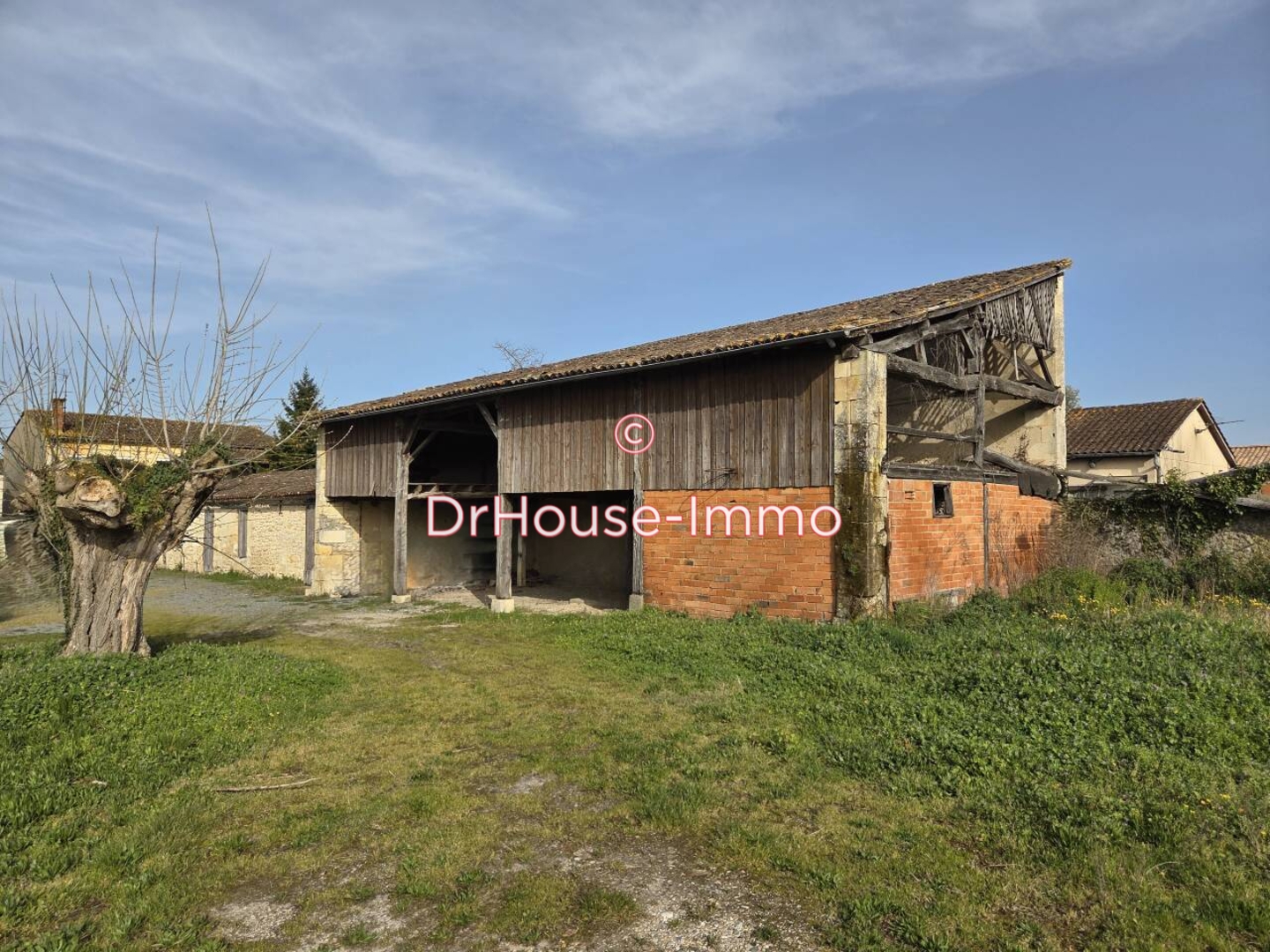 Maison 6 pièces de 323 m² - Saint-Estèphe (33180)