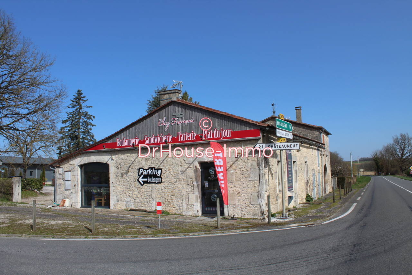 Commerce 10 pièces de 300 m² - Chadurie (16250)