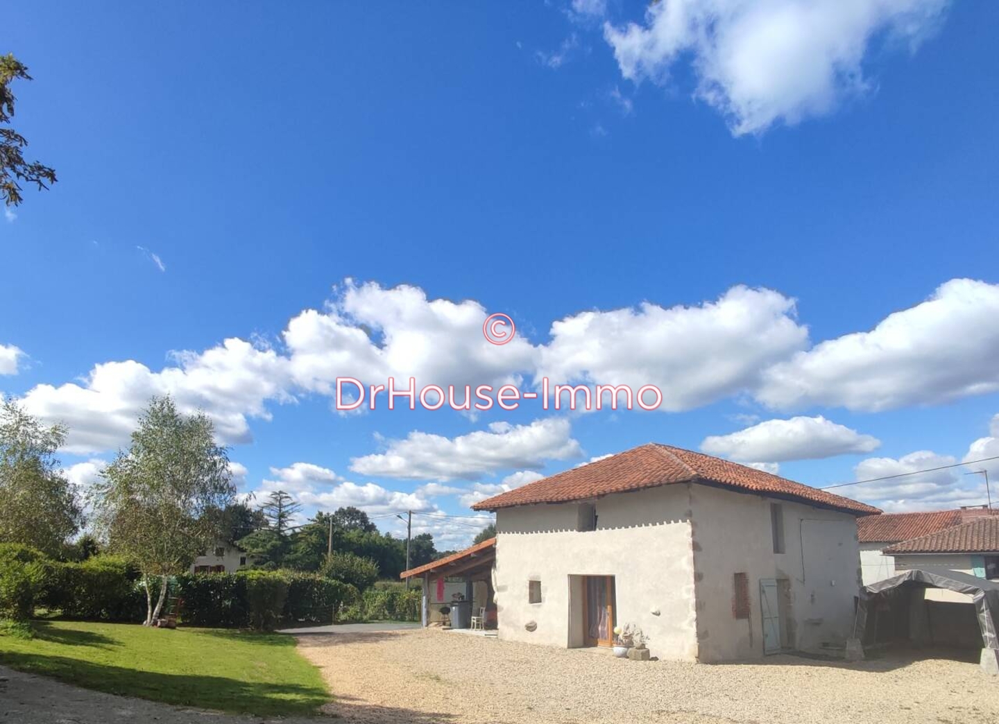 Maison 6 pièces de 125 m² - Lesterps (16420)