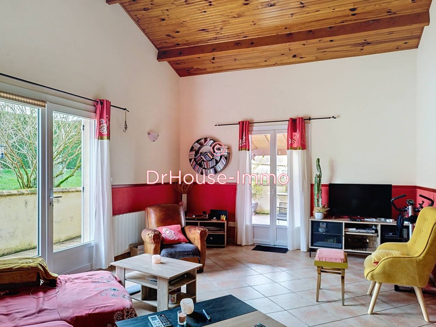 Maison 6 pièces de 148 m² - Saint-Bonnet-sur-Gironde (17150)