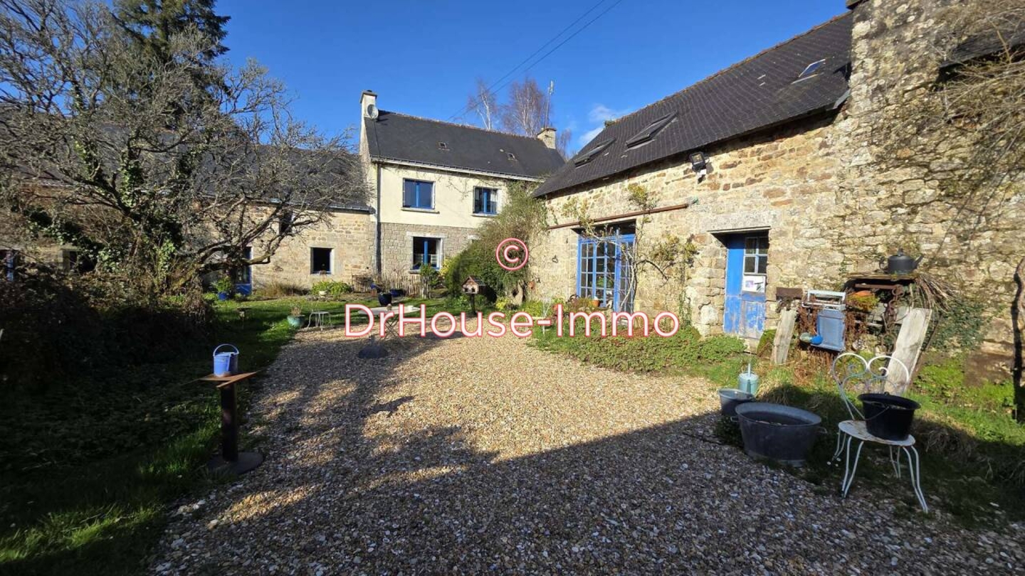 Maison 7 pièces de 243 m² - Ploërdut (56160)