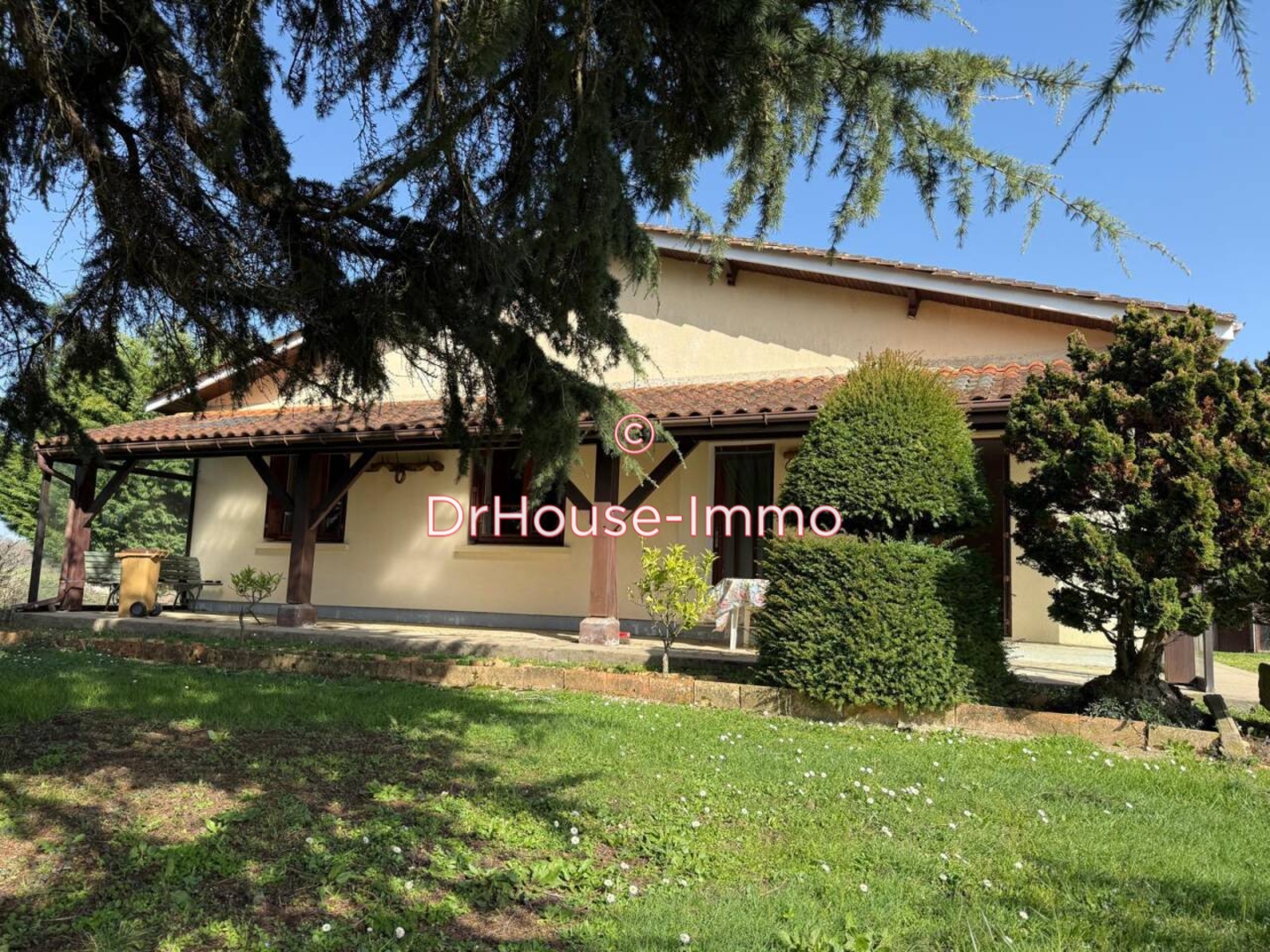 Maison 4 pièces de 238 m² - Sauveterre-de-Guyenne (33540)