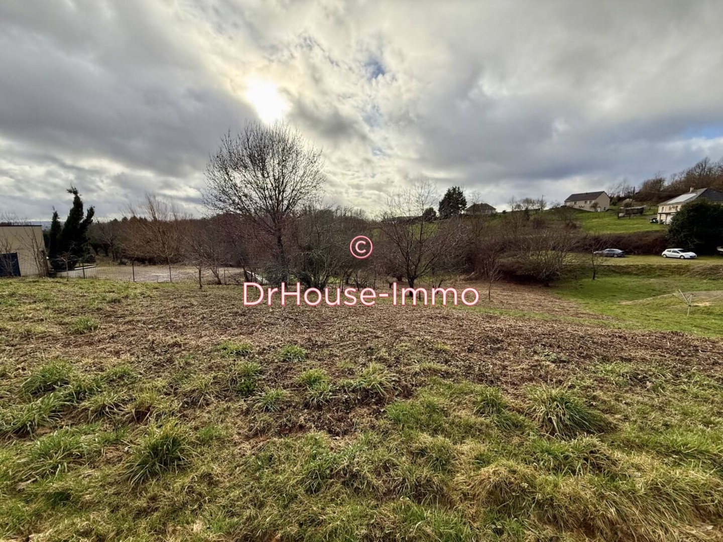 Terrain de 1 590 m² - Saint-Hilaire-Peyroux (19560)