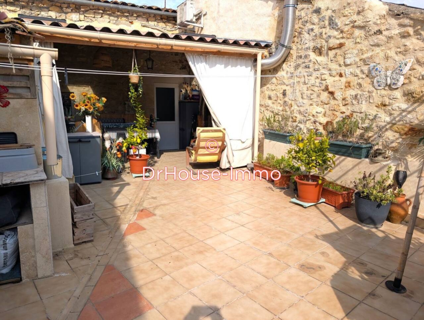 Maison 10 pièces de 210 m² - Uzès (30700)