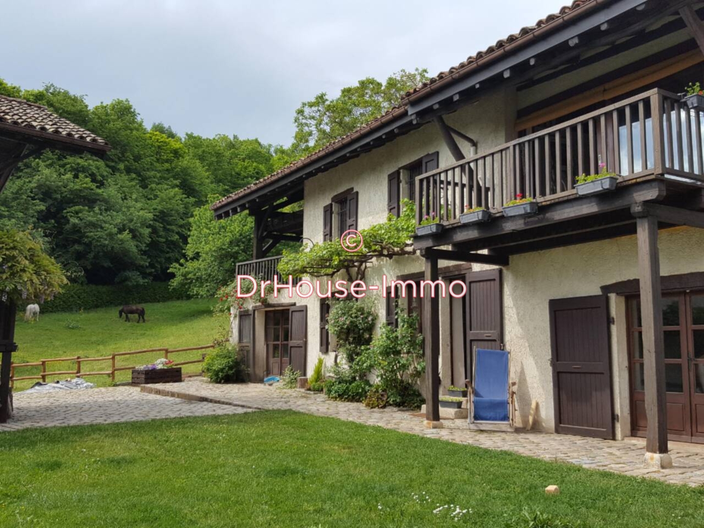 Maison 6 pièces de 185 m² - Vourey (38210)