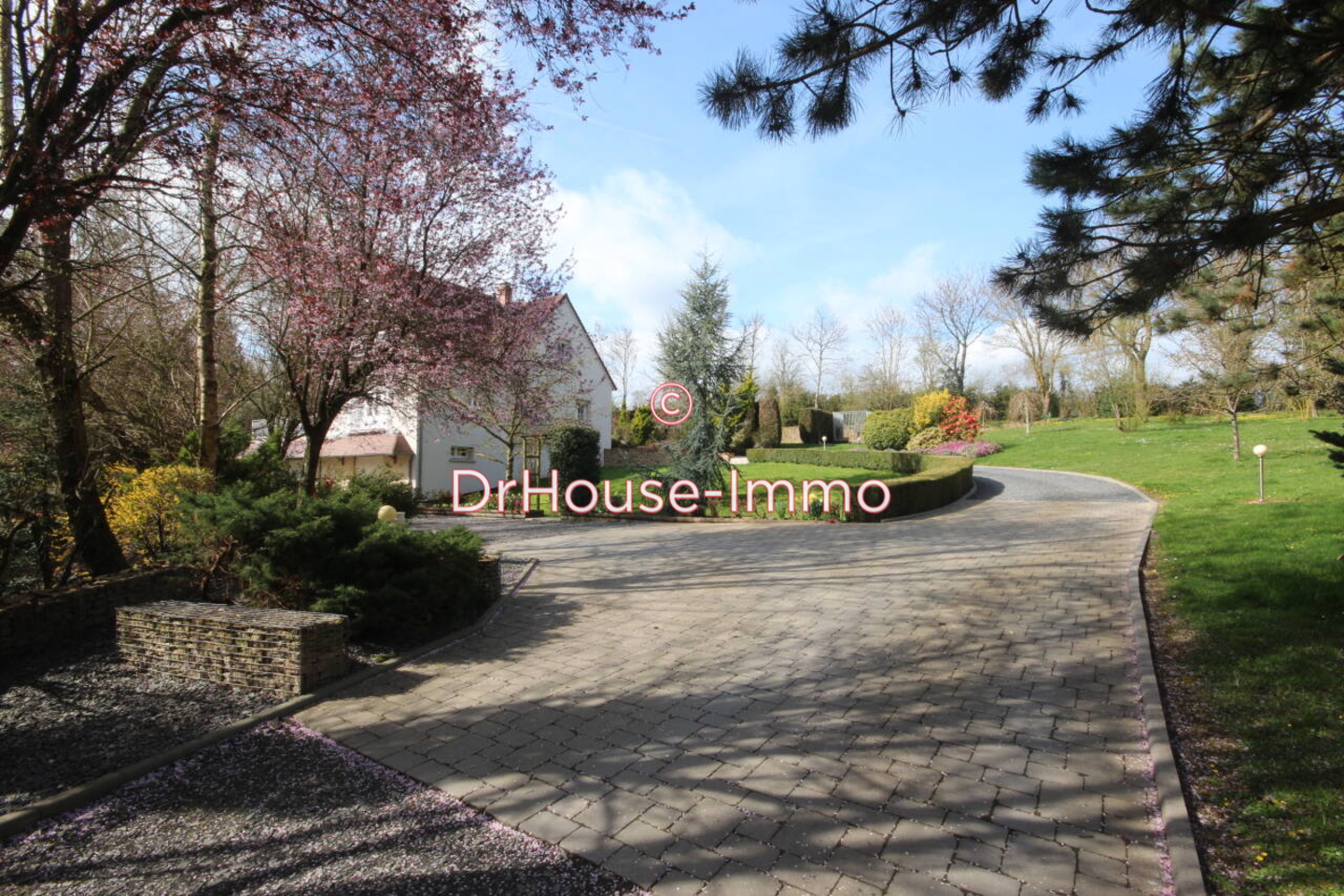 Maison 8 pièces de 232 m² - Villers-Bocage (14310)