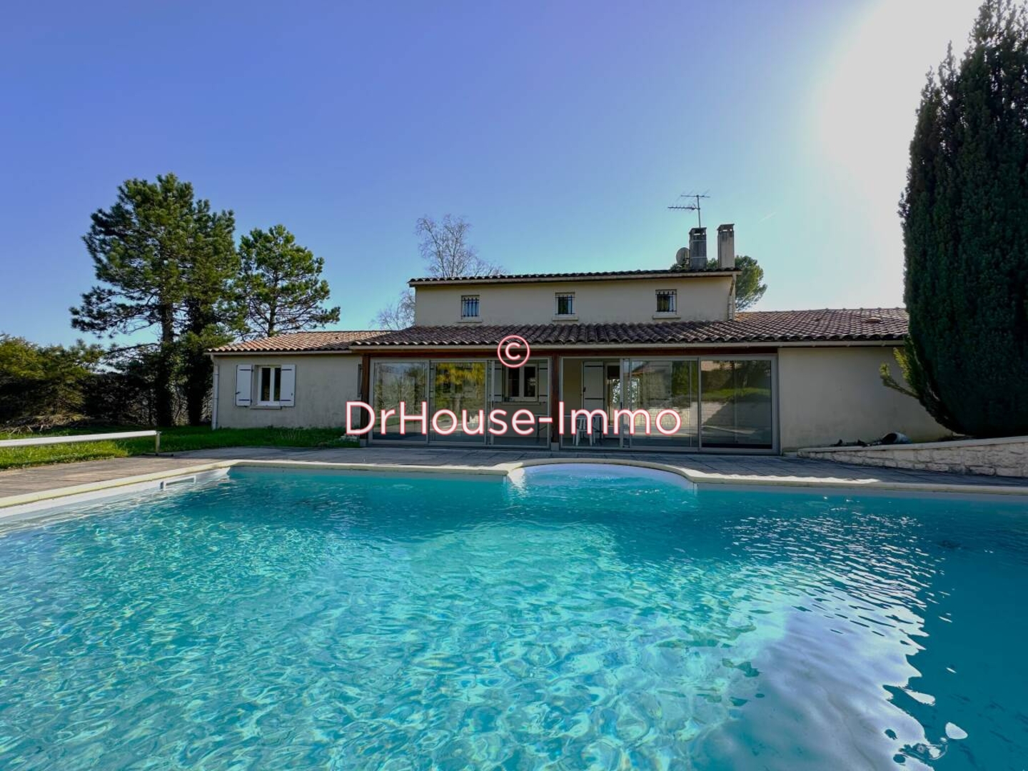 Maison 6 pièces de 155 m² - Montmoreau-Saint-Cybard (16190)