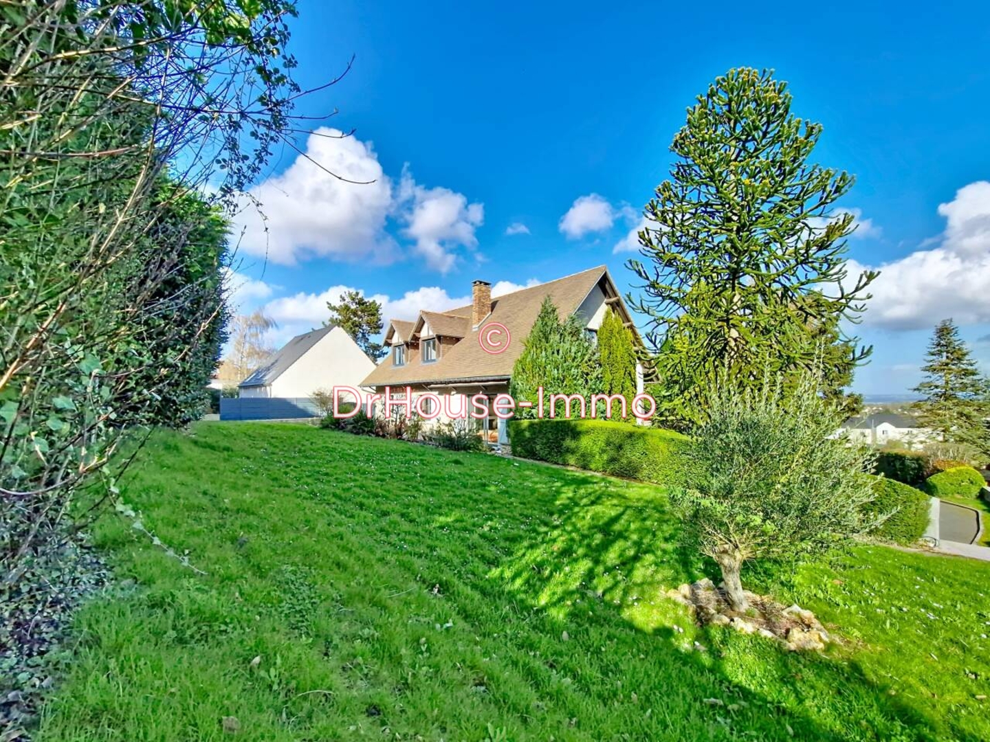 Maison 8 pièces de 260 m² - Orgeval (78630)