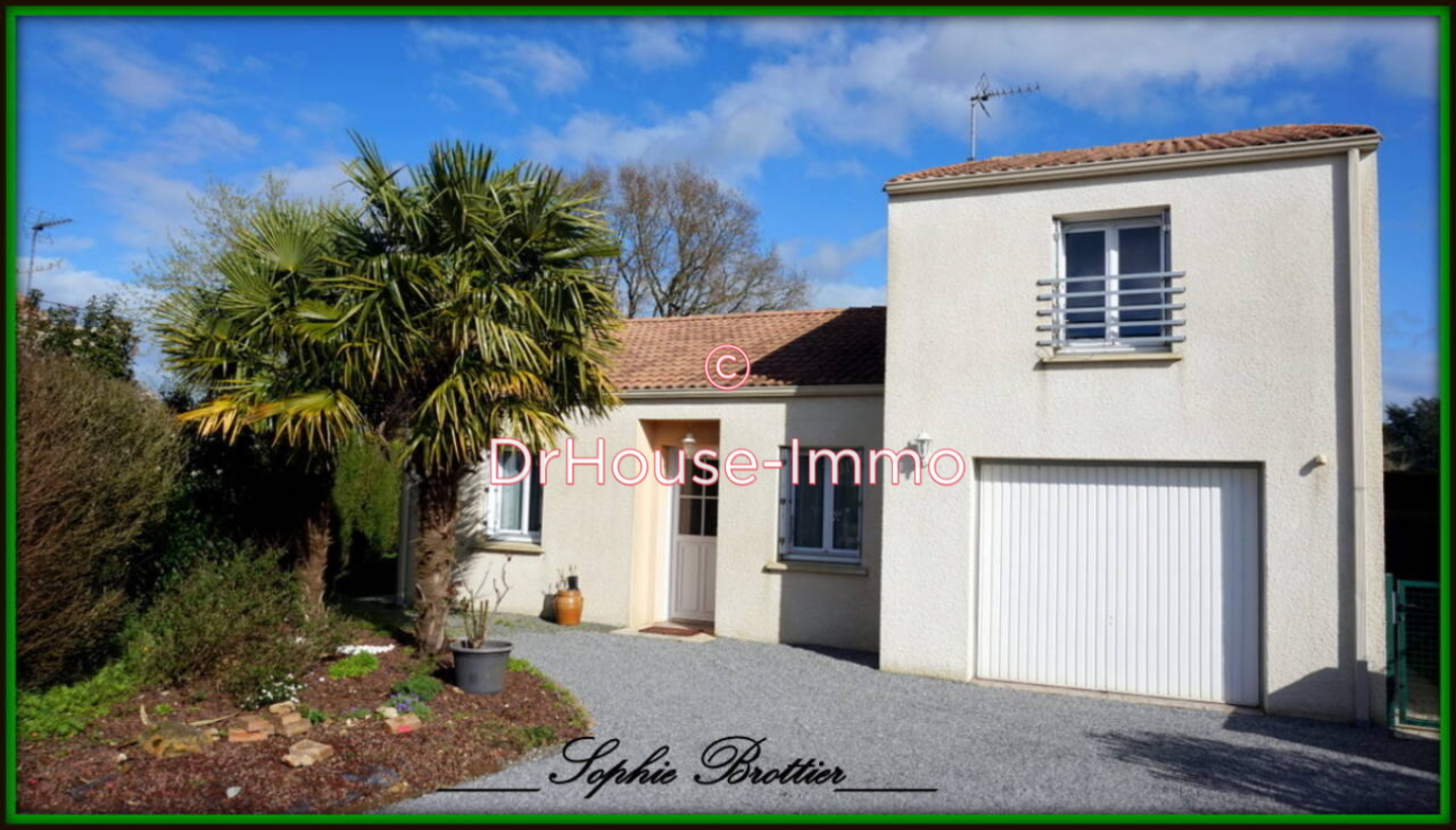 Maison 4 pièces de 100 m² - Vasles (79340)