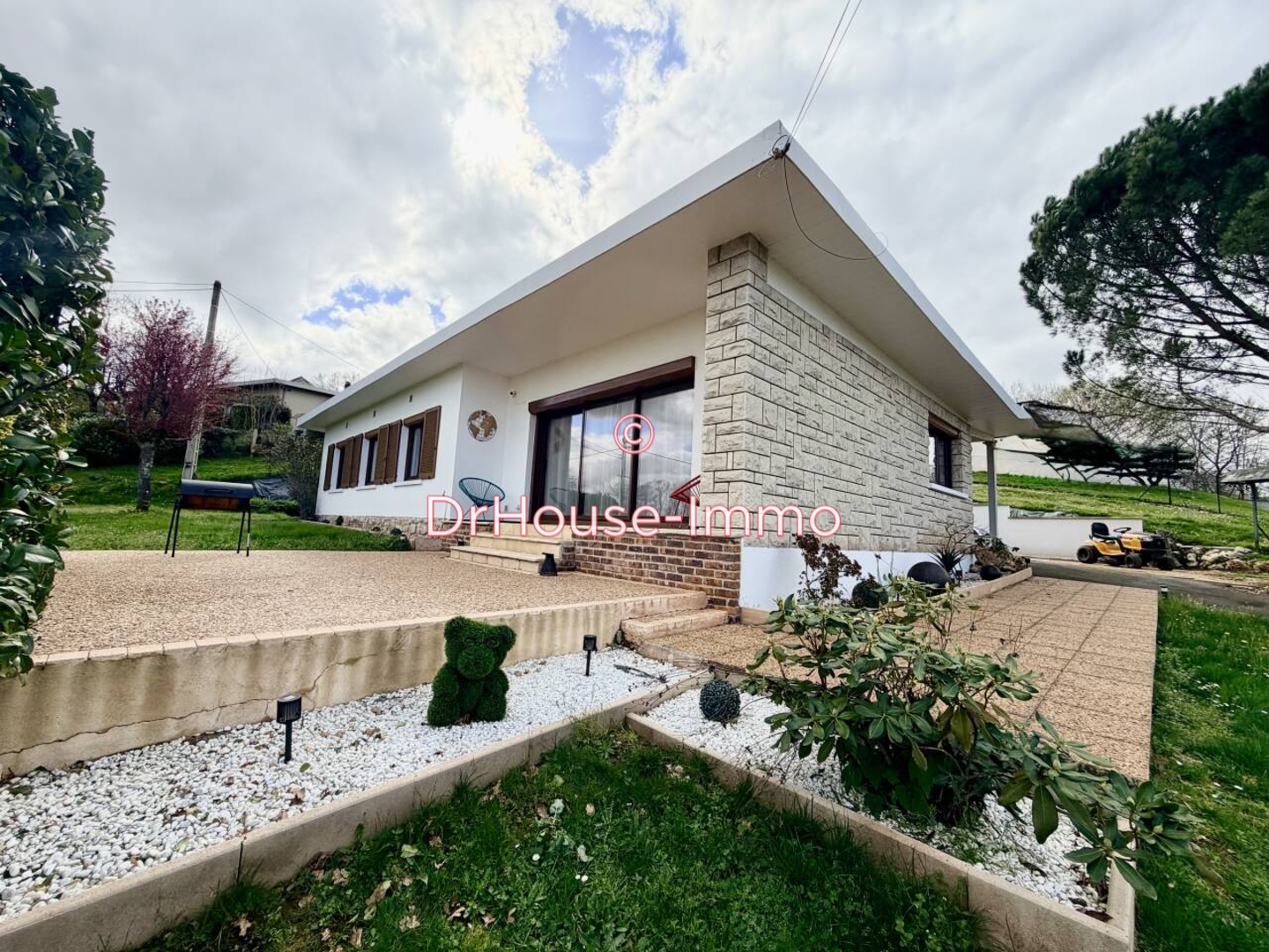 Maison 4 pièces de 100 m² - Saint-Pantaléon-de-Larche (19600)