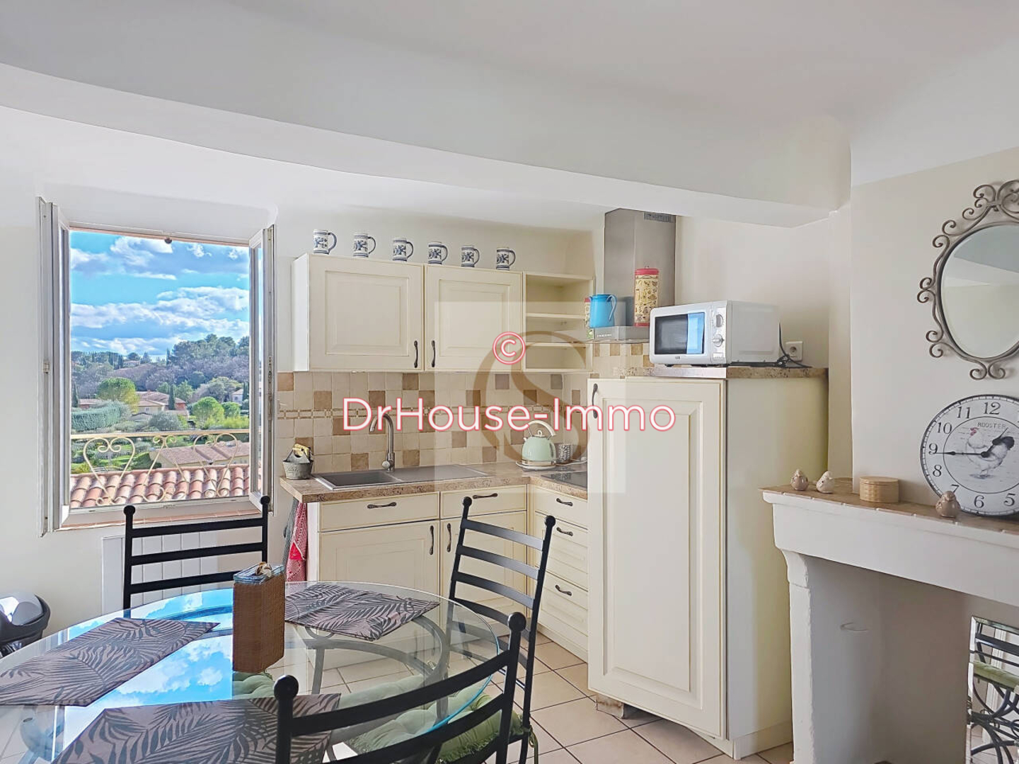 Appartement 3 pièces de 49 m² - Flayosc (83780)