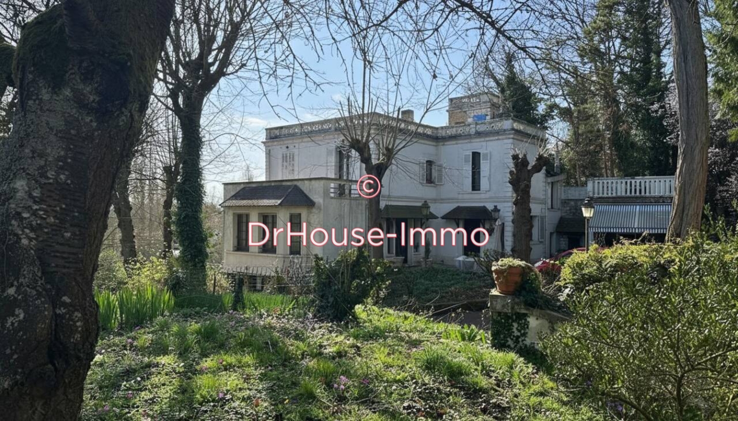 Maison 10 pièces de 169 m² - Follainville-Dennemont (78520)