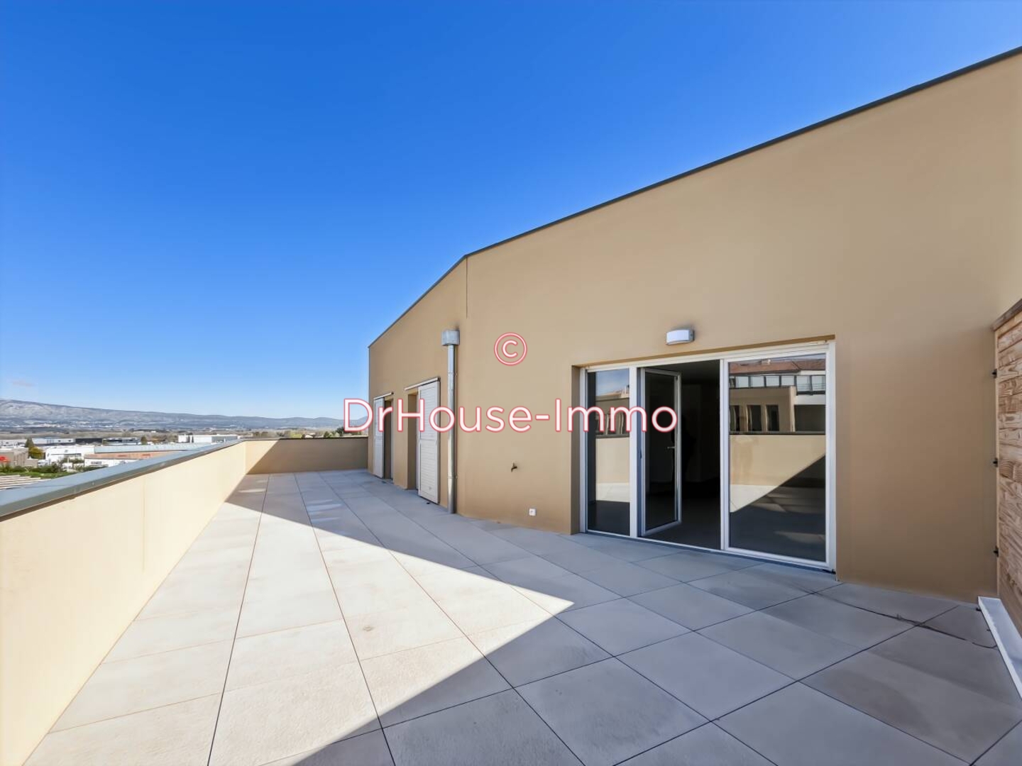 Appartement 4 pièces de 81 m² - Trets (13530)