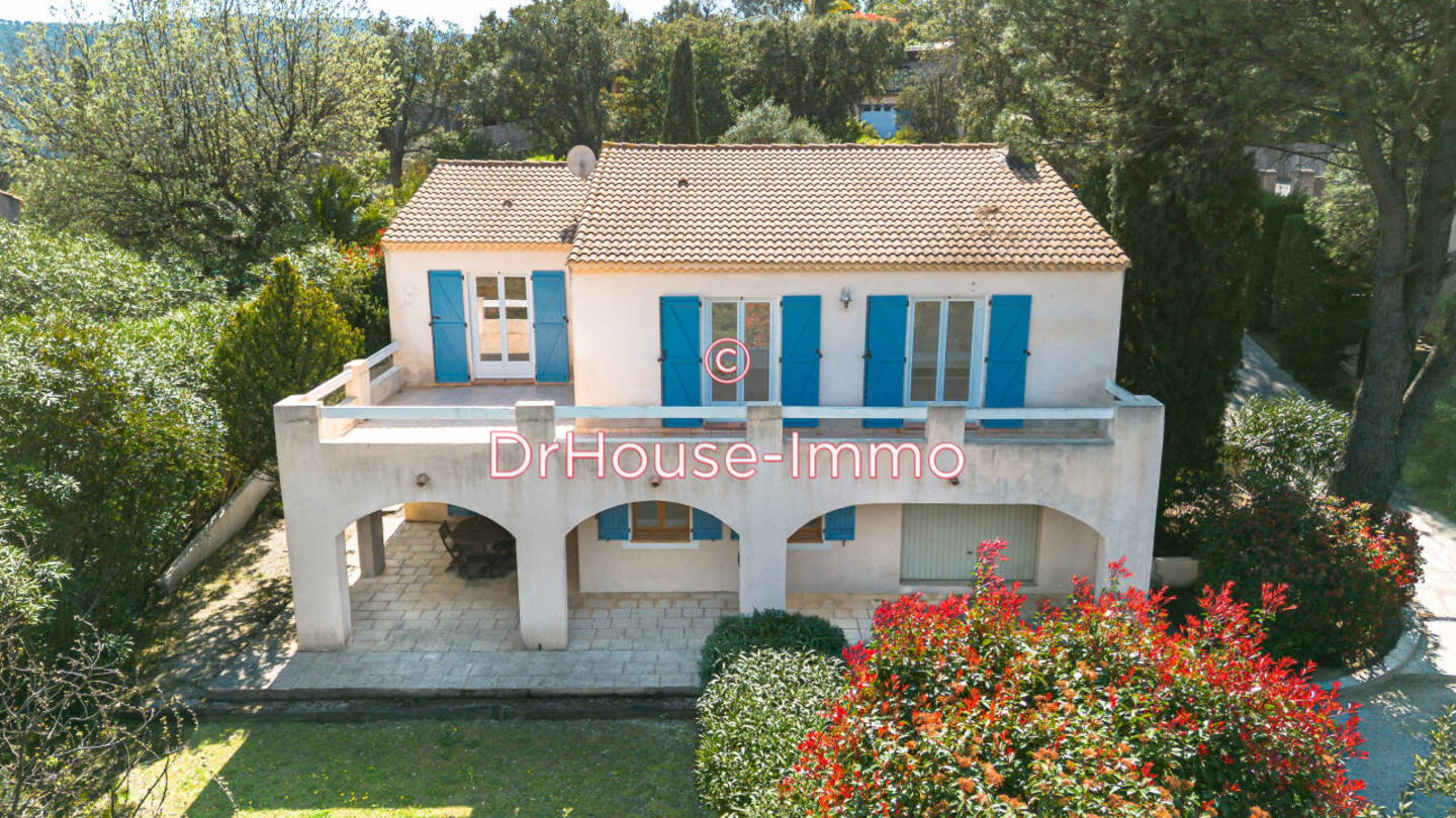 Maison 8 pièces de 199 m² - Cogolin (83310)