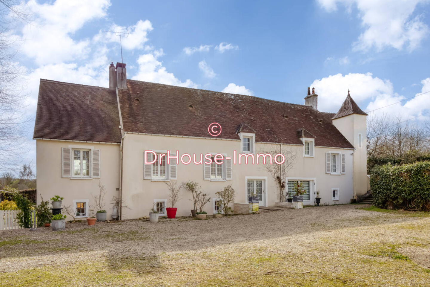 Maison 9 pièces de 335 m² - Falaise (14700)