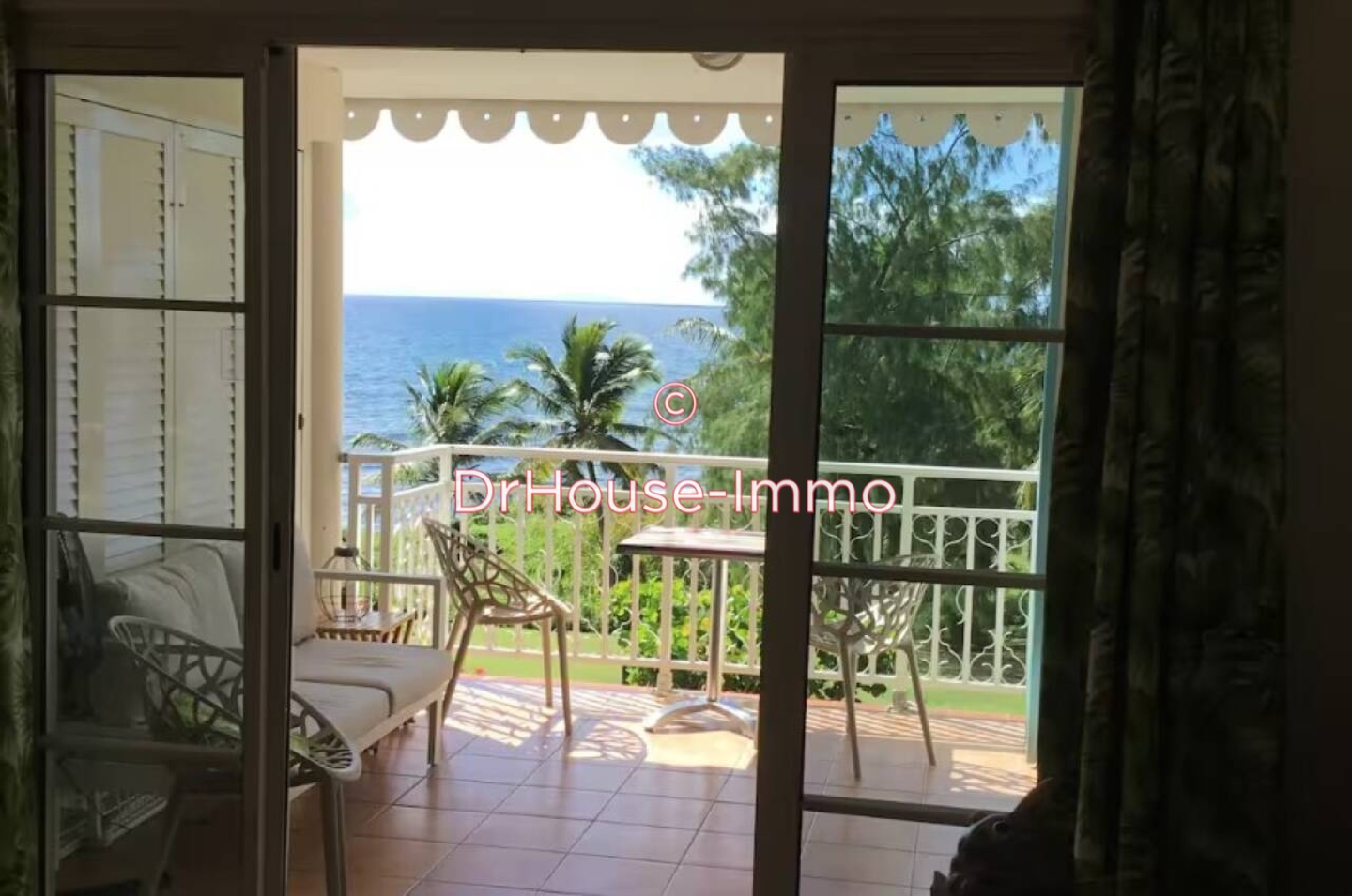 Appartement 1 pièce de 27 m² - Sainte-Anne (97180)