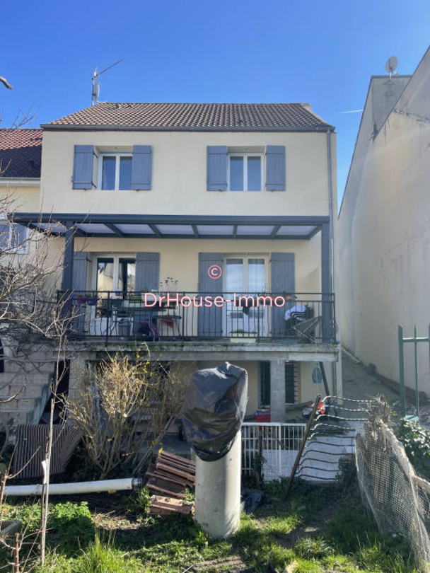Maison 5 pièces de 109 m² - Stains (93240)