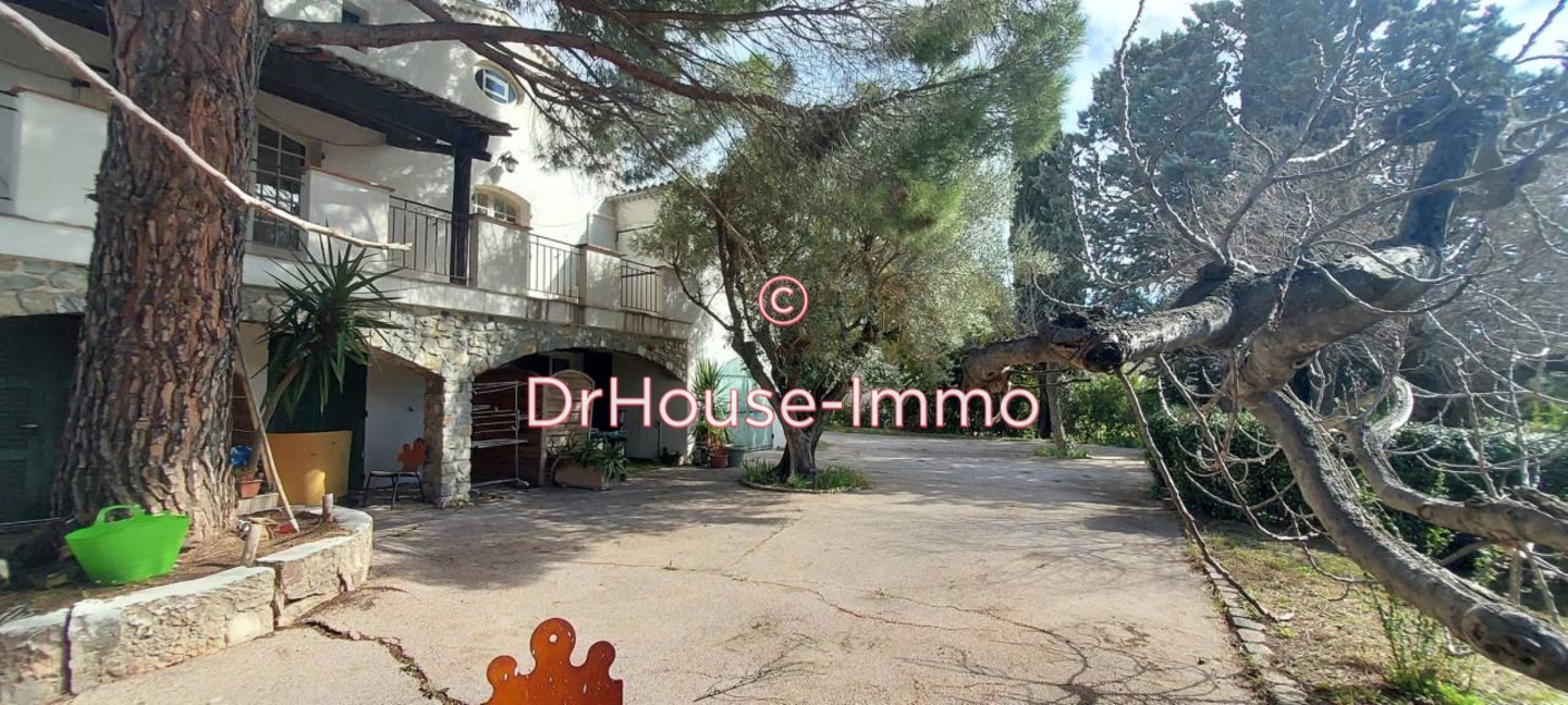 Maison 7 pièces de 223 m² - La Garde (83130)