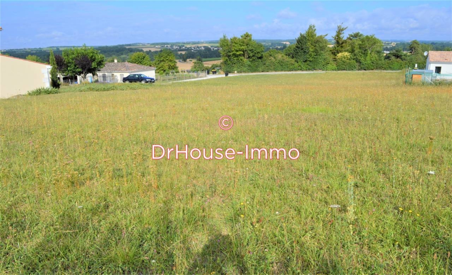 Terrain de 1 050 m² - Saint-Genis-d'Hiersac (16570)