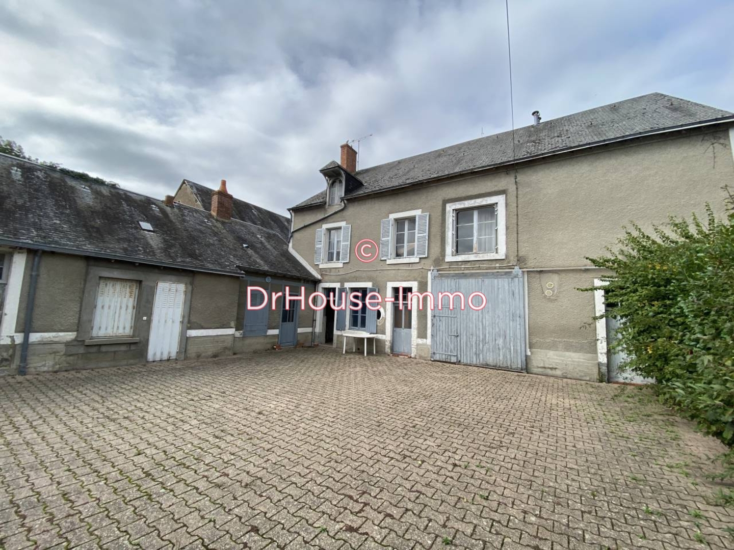 Maison 8 pièces de 190 m² - Neuvy-Saint-Sépulchre (36230)