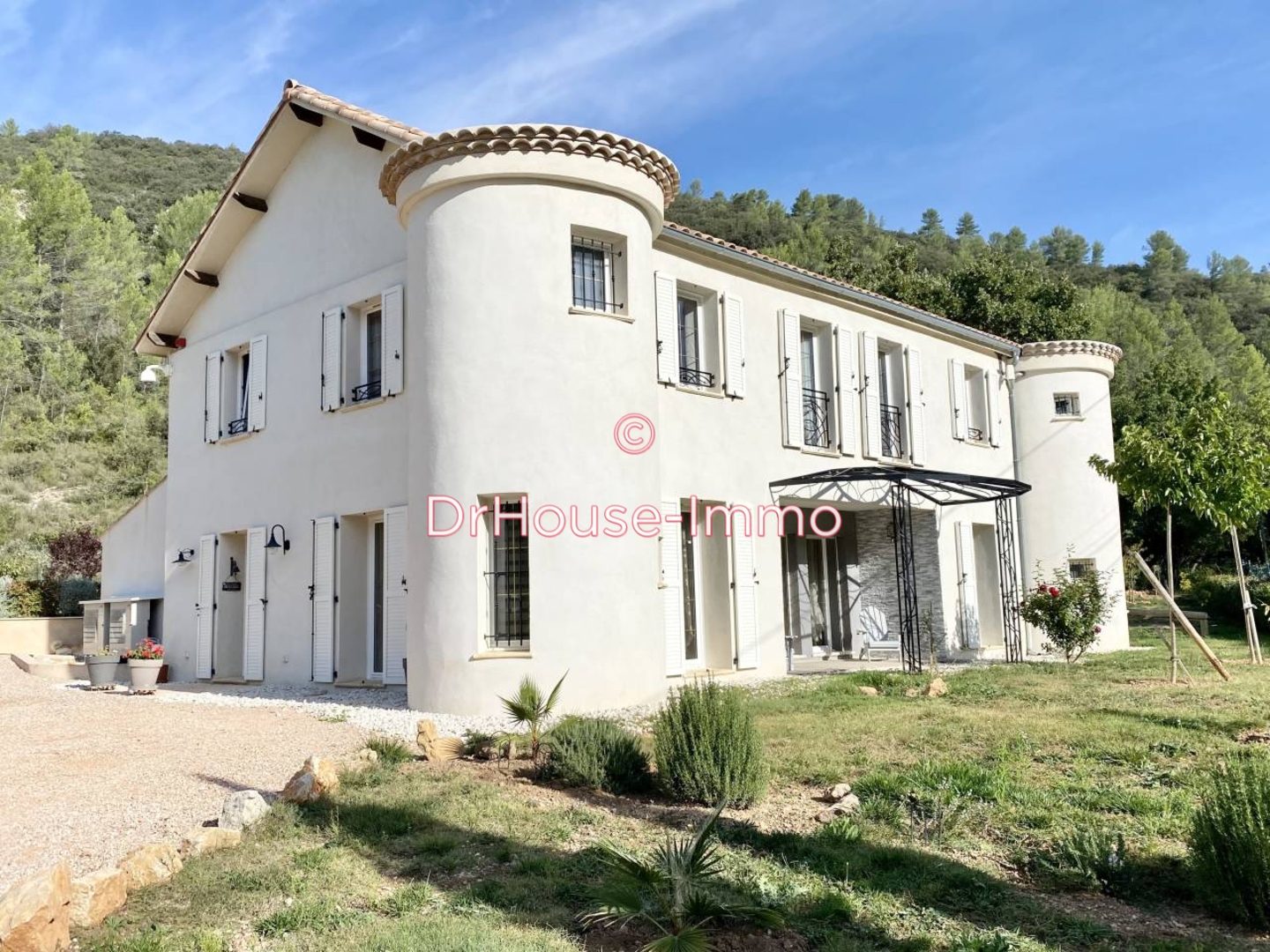 Maison 6 pièces de 230 m² - Vins-sur-Caramy (83170)