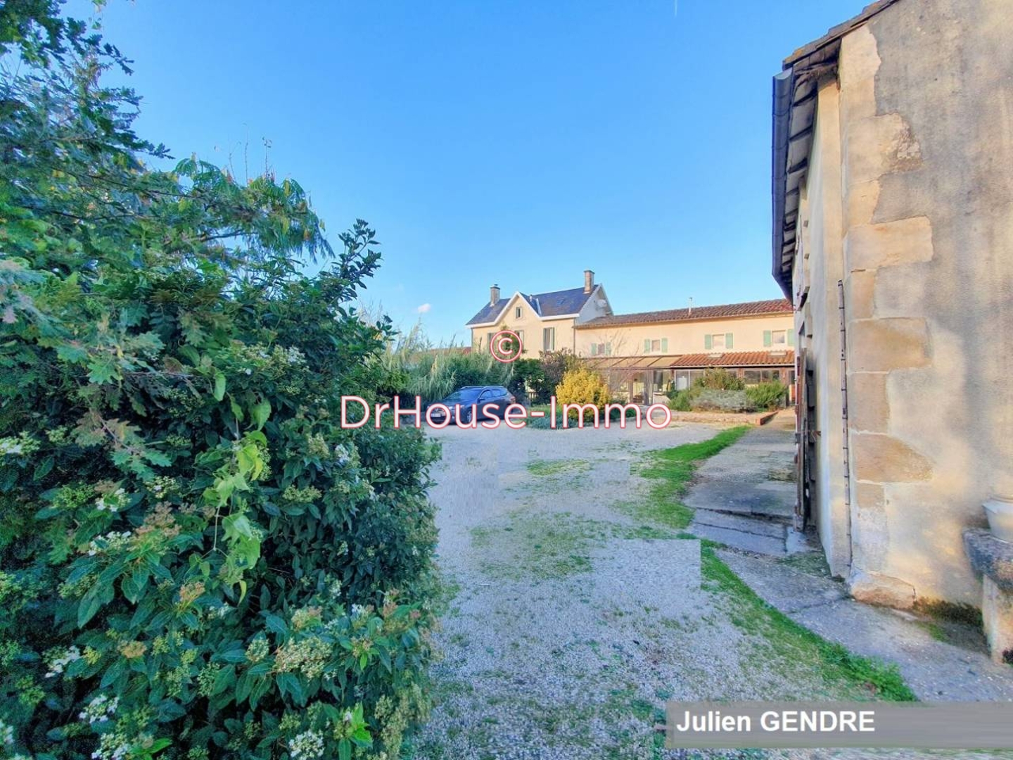 Maison 10 pièces de 280 m² - Celles-sur-Belle (79370)