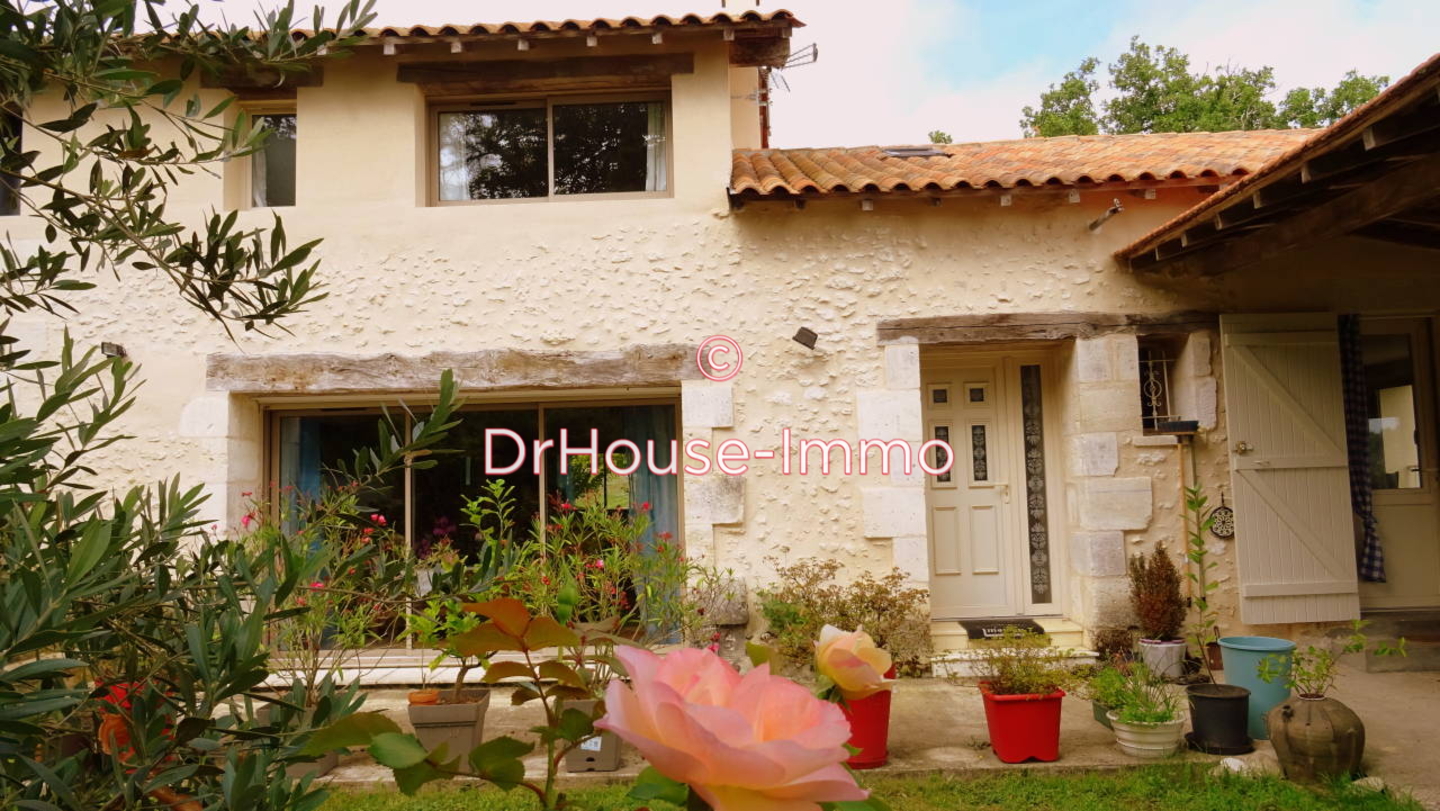 Maison 6 pièces de 206 m² - Neuvic (24190)