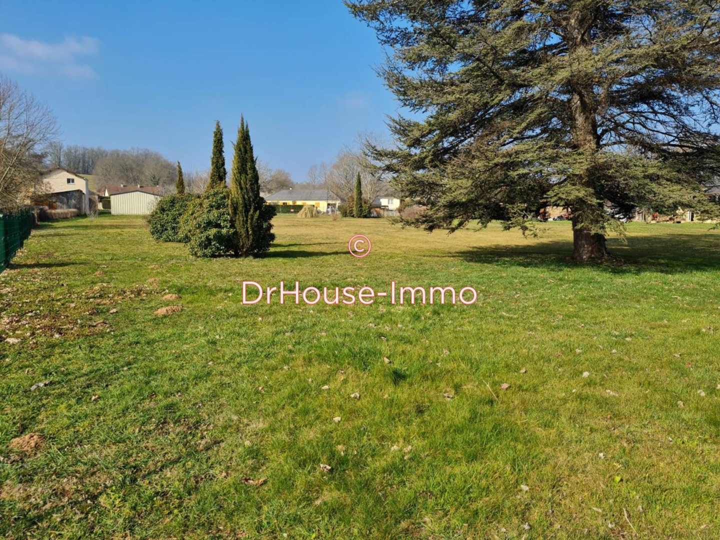Terrain de 1 156 m² - Brignac-la-Plaine (19310)