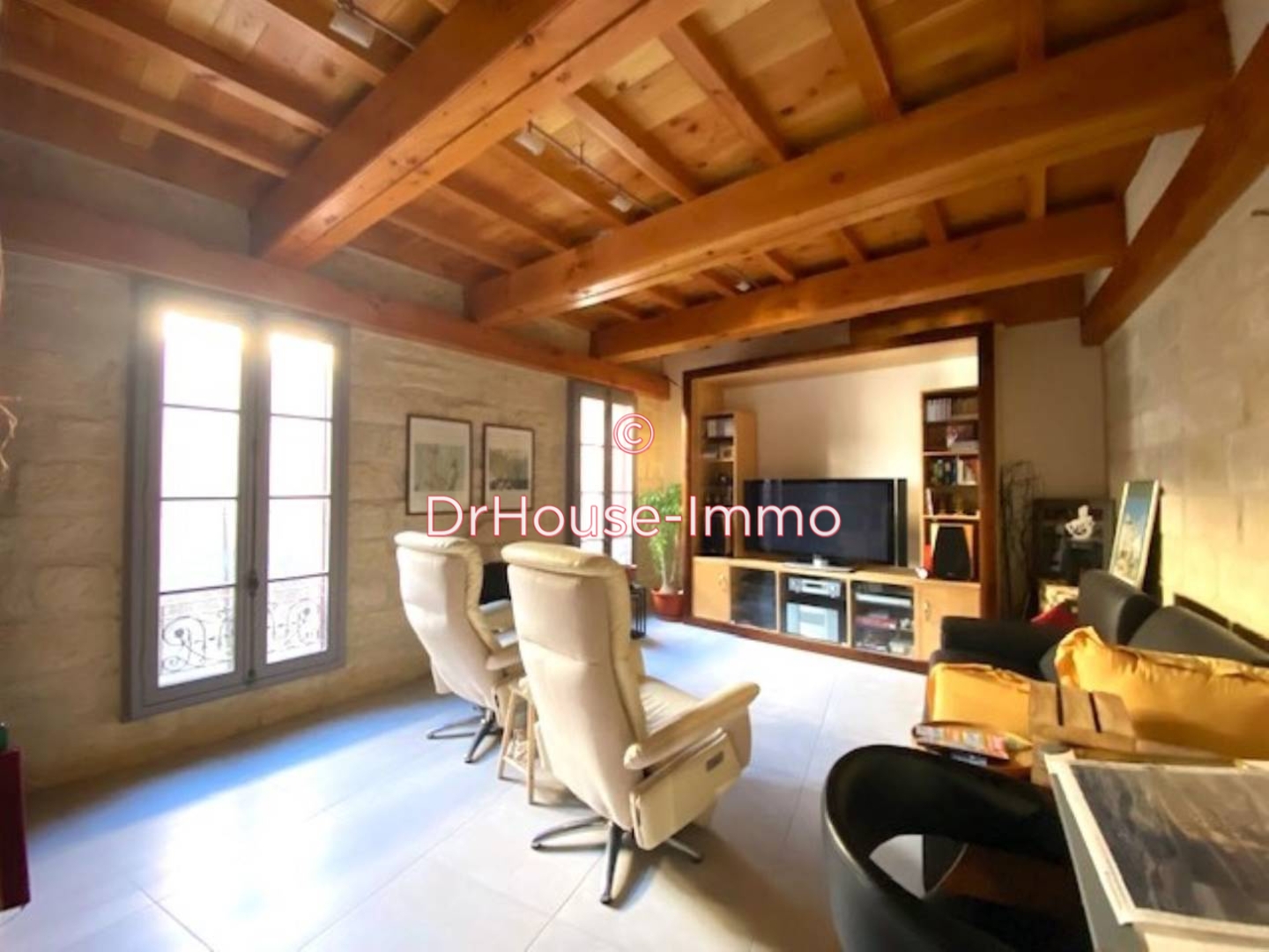 Maison 11 pièces de 270 m² - Uzès (30700)